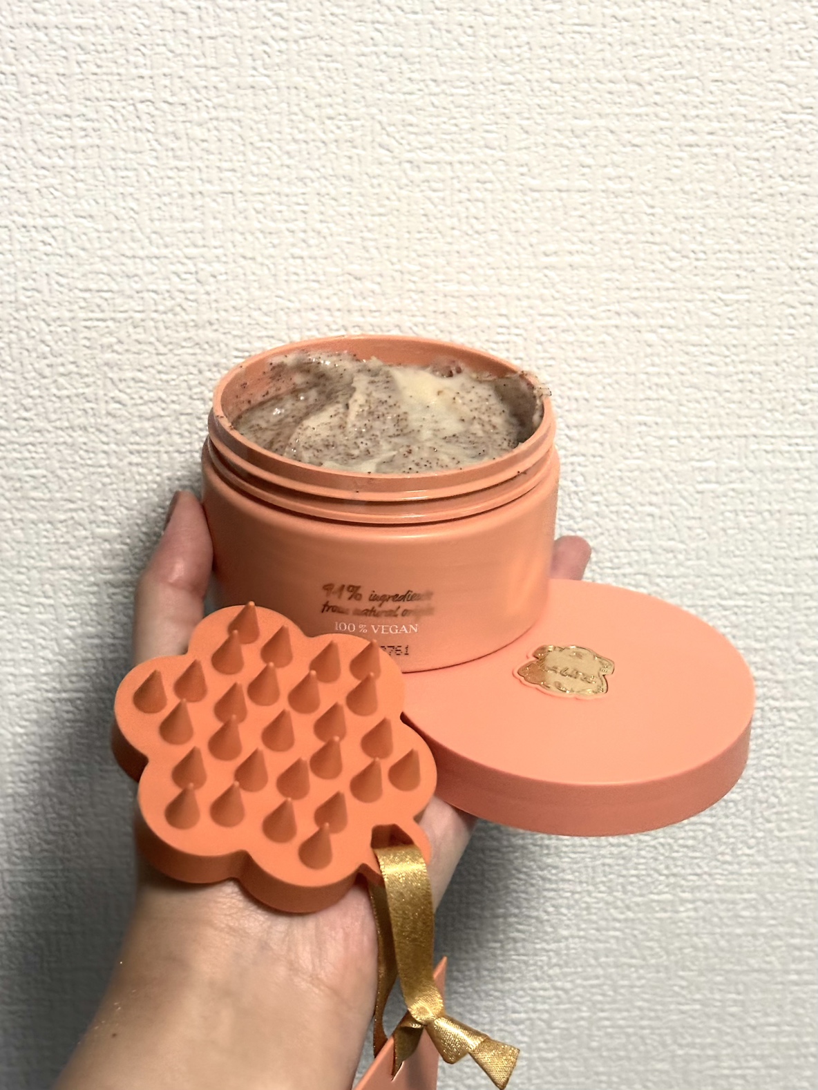 ヴィーガンコラーゲン+ビタミンC　スカルプ スクラブ 200ml
（スカルプブラシ付き）
